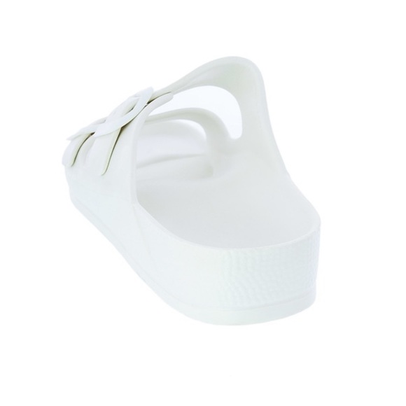 Exotic Identity || Waterproof Sandal - Picture 4 of 5